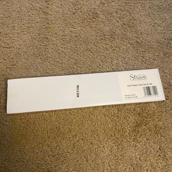 Gold Vintage Style Cale Cutting Set - Picture 3 of 3